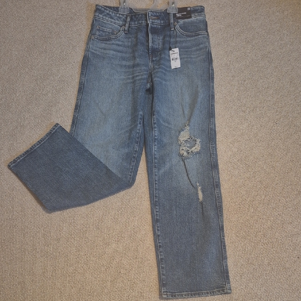 Express Distressed Low Rise Relaxed Straight Jeans Size 2S Brand New